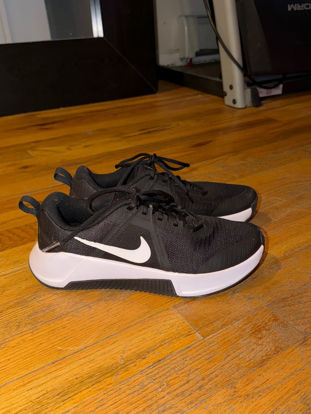 Nike Black and White Athletic Training Sneakers